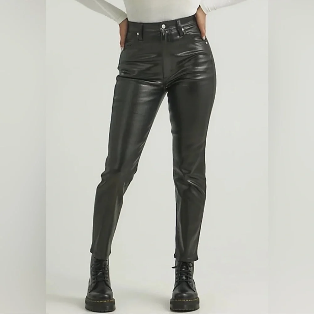 Woman’s NWTs Wrangler Black Leather Walker High Rise Slim Jeans - Picture 10 of 12